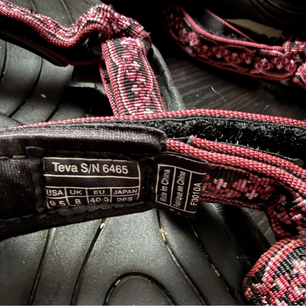 Teva Hiking Sandals Women 9.5 Black Red Strap Sport Outdoor - Picture 6 of 6